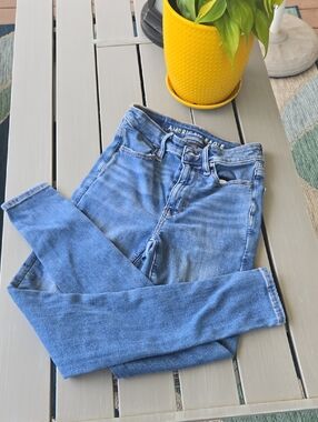 American Eagle Outfitters Light Blue High-Rise Skinny Jeans